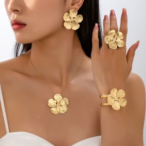 A Stylish And Minimalist 5pcs Jewelry Set Featuring a Floral Necklace, Earrings, Bracelet, And Ring, Designed with a Metallic Five-Leaf Flower, Perfect for Elegant And Sweet Women